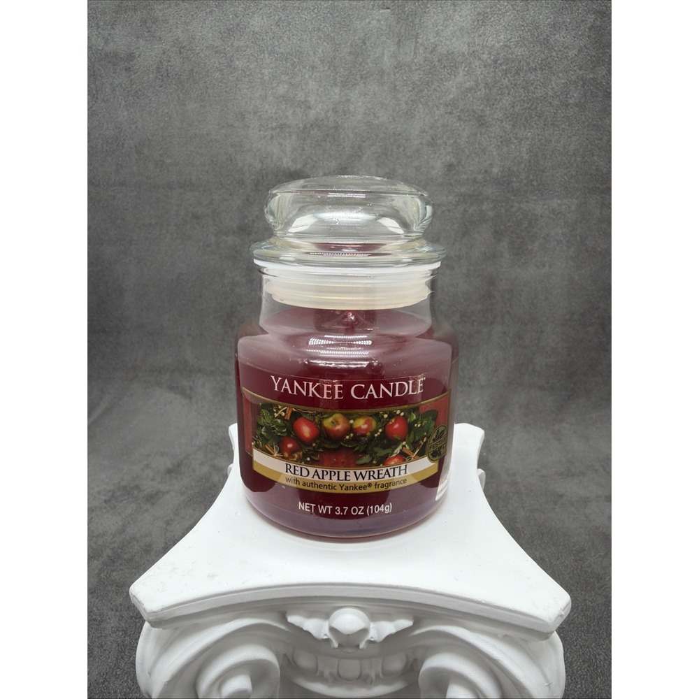 Yankee Candle Red Apple Wreath Small Jar Scented Candle 3.7oz